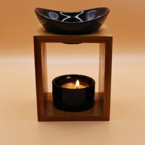 Bruleur pour bougie noir avec un fond orange